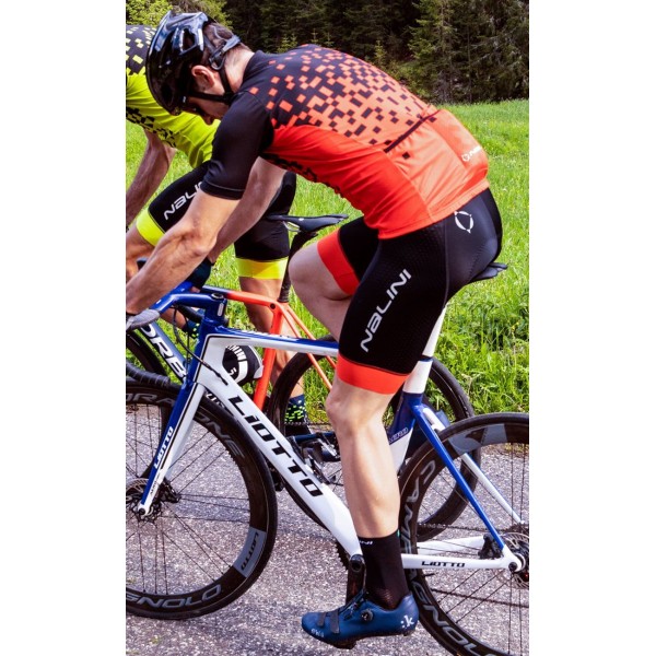 New Color Bib Short Trägerhose kurz schwarz/rot